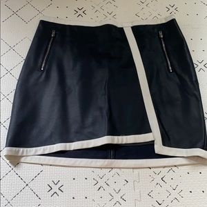 SHOP THE OUTFIT : Top MEDIUM / Skirt MEDIUM